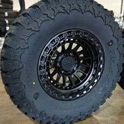 17 inch lock Mojave 6x139 with 35 12 50 17 mt