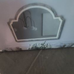 NEW DECORATIVE WALL MIRROR LOOK