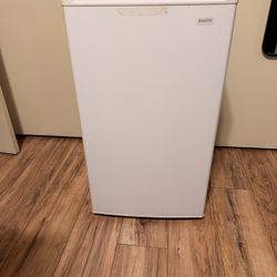 Mini SANYO Fridge 