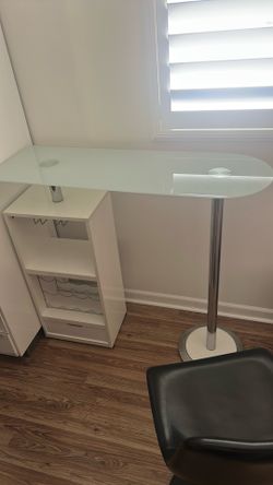 Bar countertop with storage