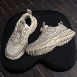 Women sz 8 cute steel toe sneaker