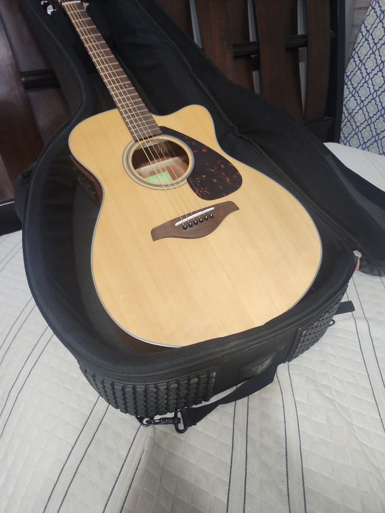Yamaha Guitar New With Bag Case