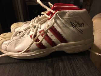 Signed pair of Hano Matolo shoes from the ATL Hawks! His actual game shoes! Selling the pair for 125! Amazing deal!