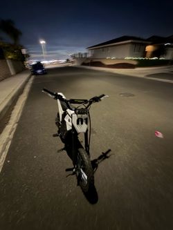 Eskute Dirt Bike