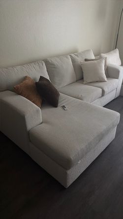 Light Gray Sectional Sofa with Chaise