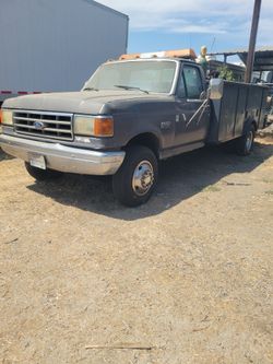 89 Ford super duty,,diesel   7.3 engine,,running  has fuel leaks