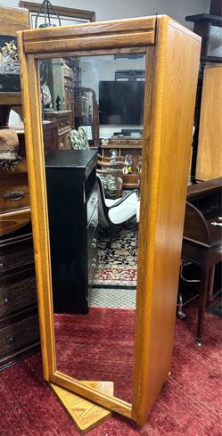 Swivel wardrobe w/mirror