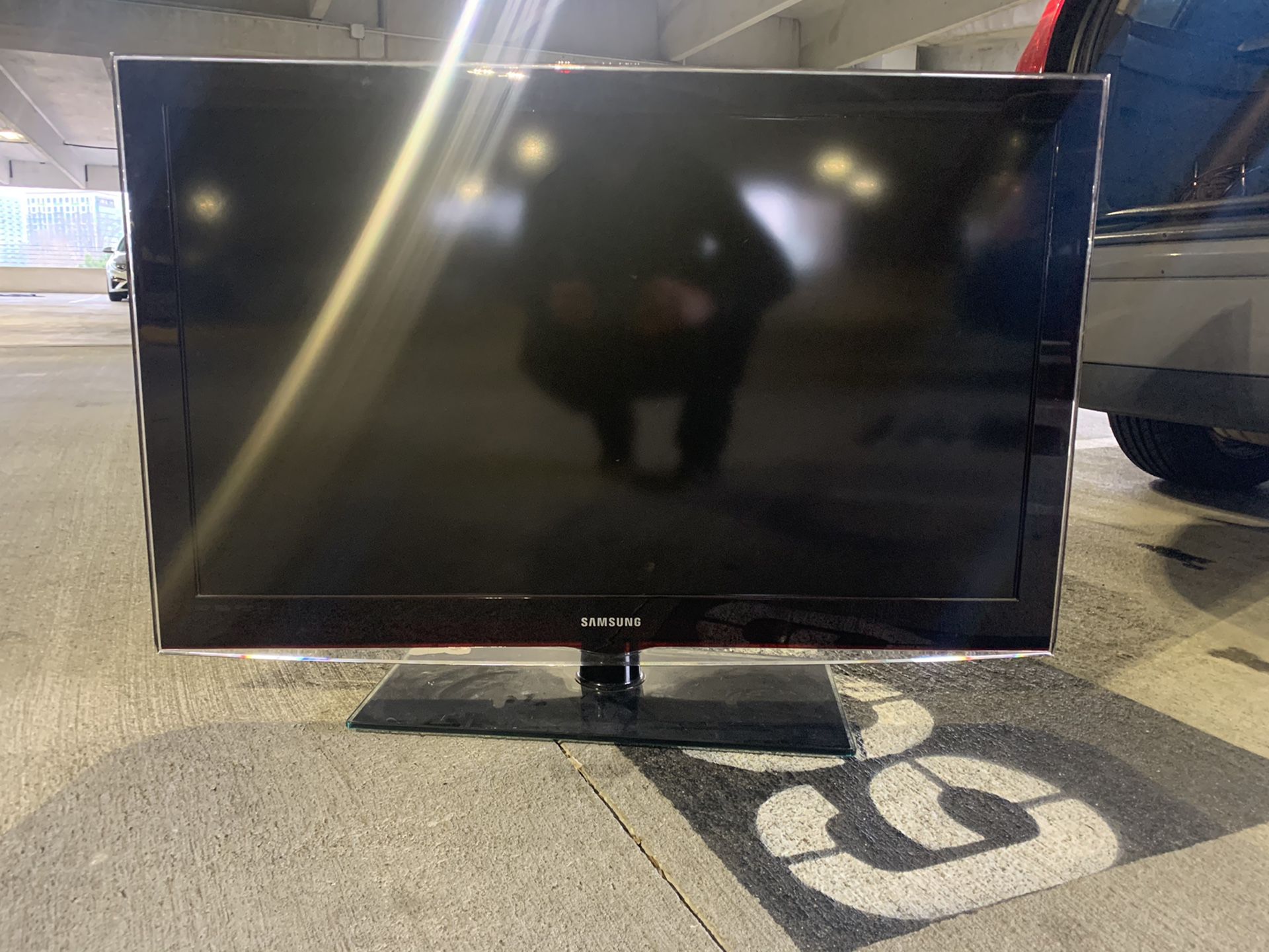 Samsung 40 40” inch TV television