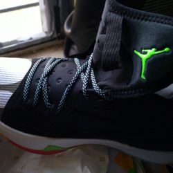 Jordan Sneakers 13M. Also other Jordan Delta 3 in size 10M, 12M, Also North Face Jackets & Boots check my Listings 