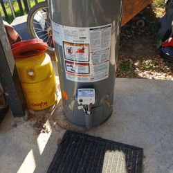 Rheem Water Heater 40 GAL