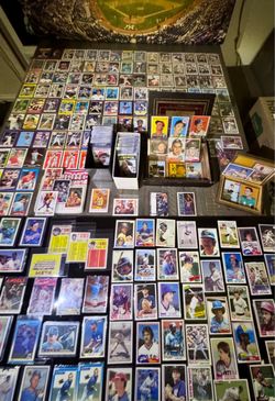 Large lot of vintage sports cards