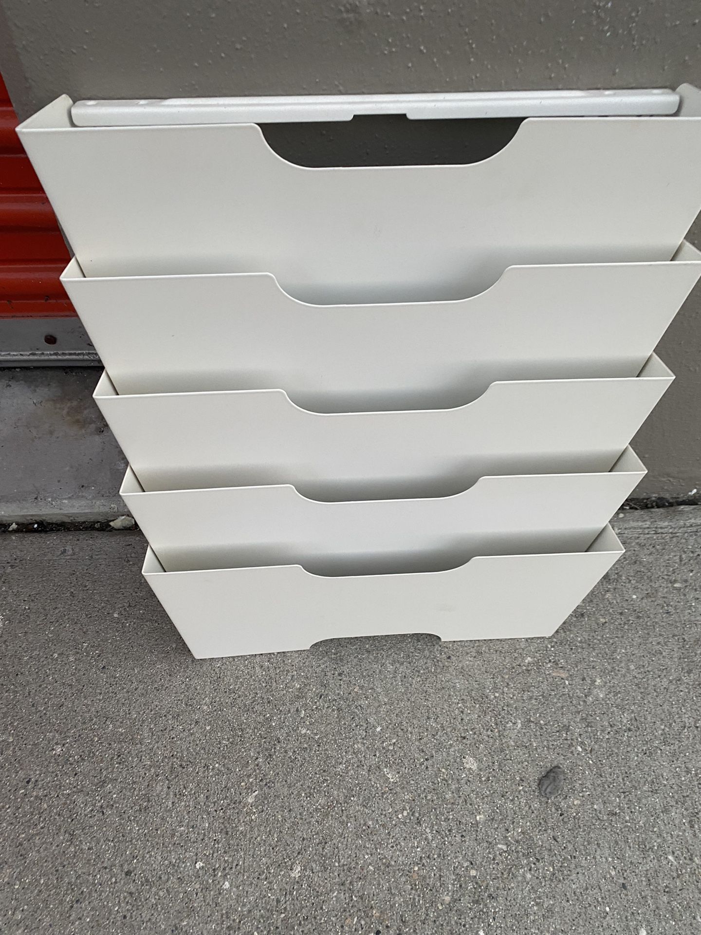Ikea Kvissle 5 Shelve Metal Wall Magazine File Rack, White