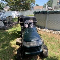 Riding Lawnmower 