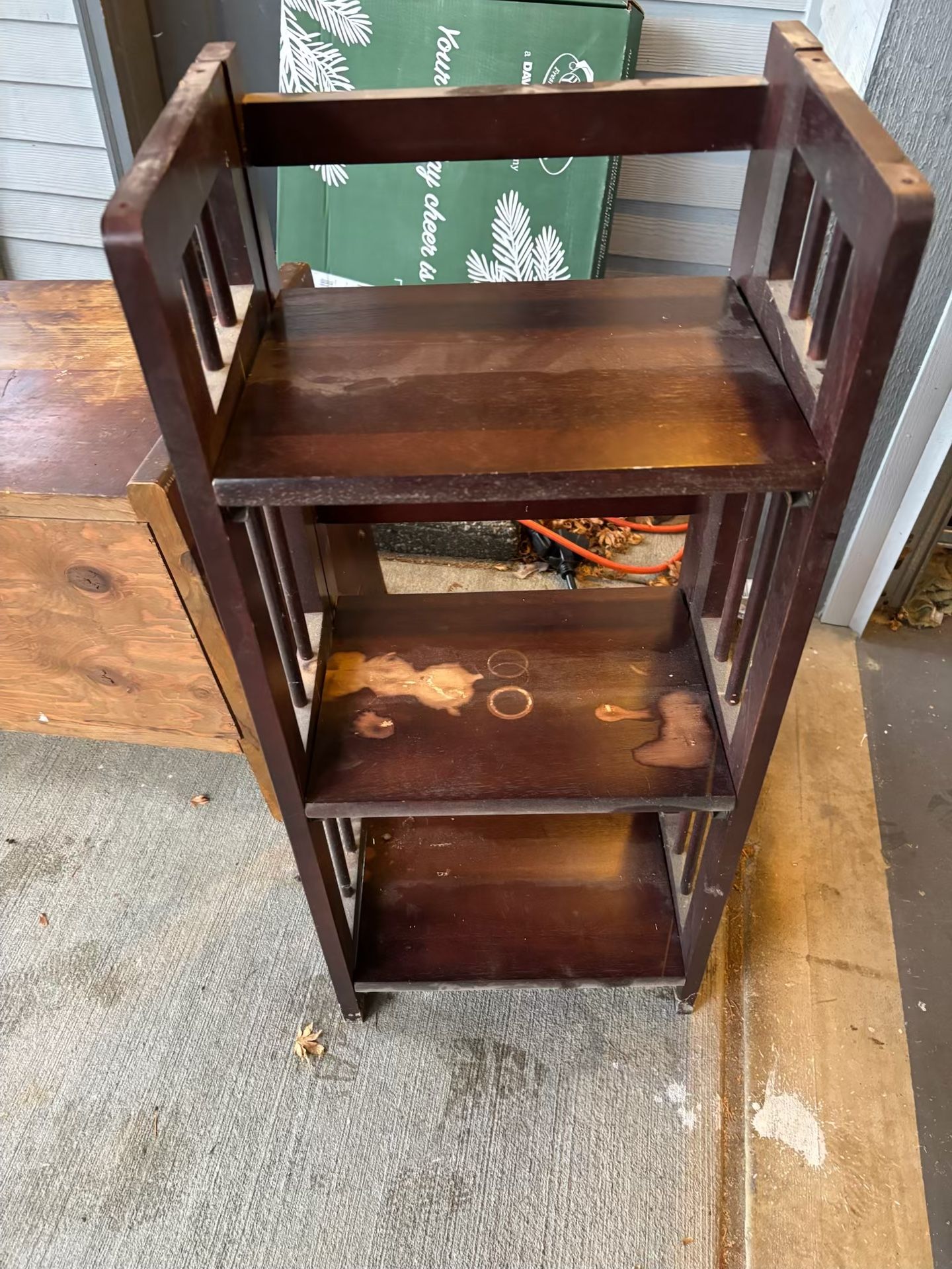 Foldable Bookcase/shelf