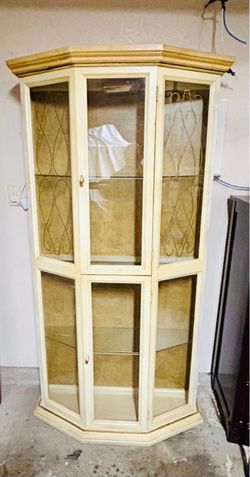 Vtg Italian Florentine Style Lighted Display Cabinet