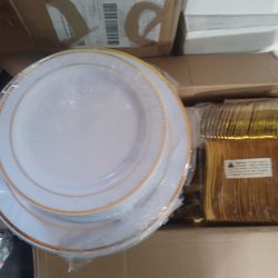 50 place setting plastic dinnerware set 