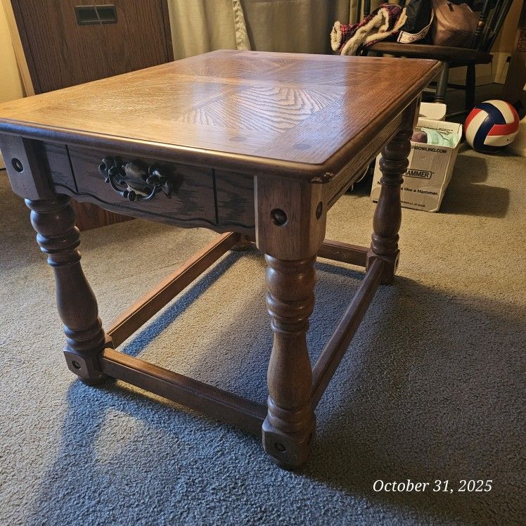 Solid Wood Square End Table – Classic Design