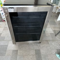 Magic Chef 154-Can Beverage Cooler – Chill in Style