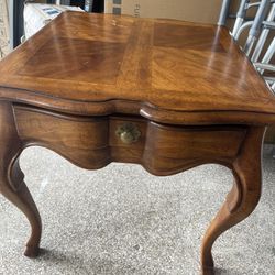 Vintage Drexel Heritage Side table 