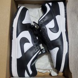 Panda Dunk's Size 10.5 