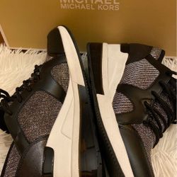 ON SALE!!Authentic MICHAEL Michael Kors Liv Trainer Signature Logo Sneakers Size 7.5