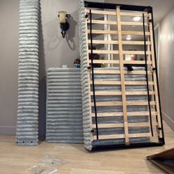 Twin Bed Fram Like New !!!