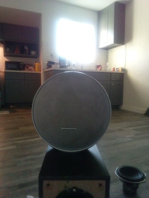 H K Speaker Bluetooth like new