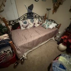 Trundle bed twin bed