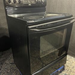 BLACK Kenmore GLASSTOP STOVE ( DELIVERY AVAILABLE) 