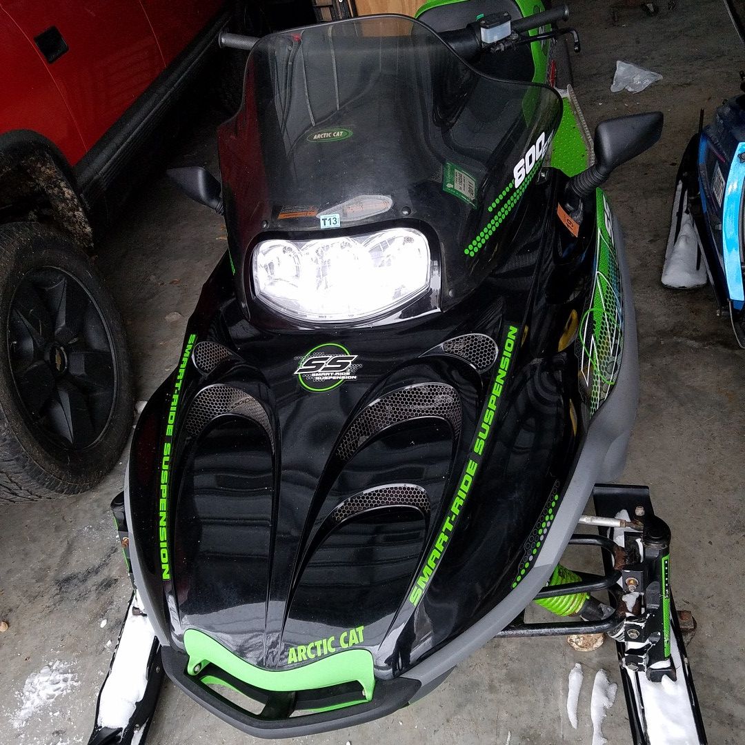 ZL 800 EFI ARCTIC CAT SNOWMOBILE, 2002