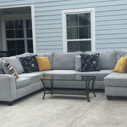 Large Sectional Couch - Free Delivery 🛻