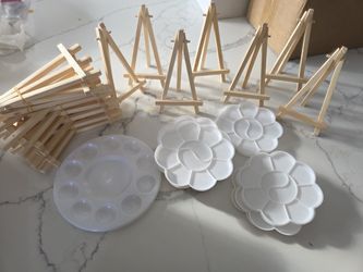 Mini Wooden Easels And Paint Trays For Paint