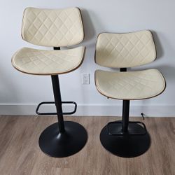Wide Seated Set of 2 Bar Stools