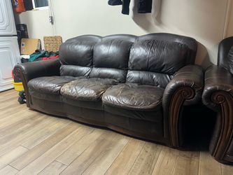 Free Jeromes Real Leather Sofá And Love Seat