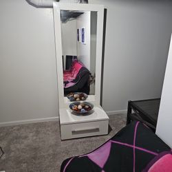 mirror with dresser drawer