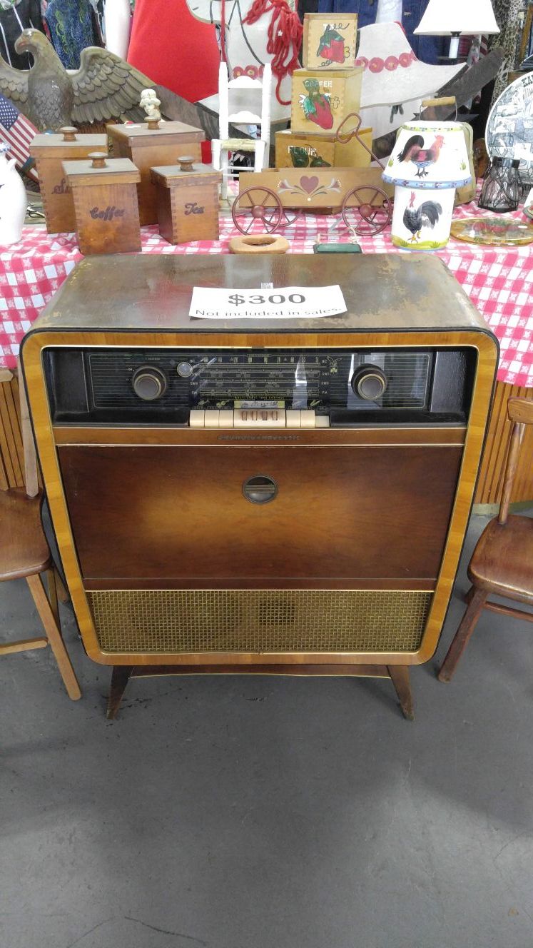 Vintage Grundig Majestic Radio Model 7050