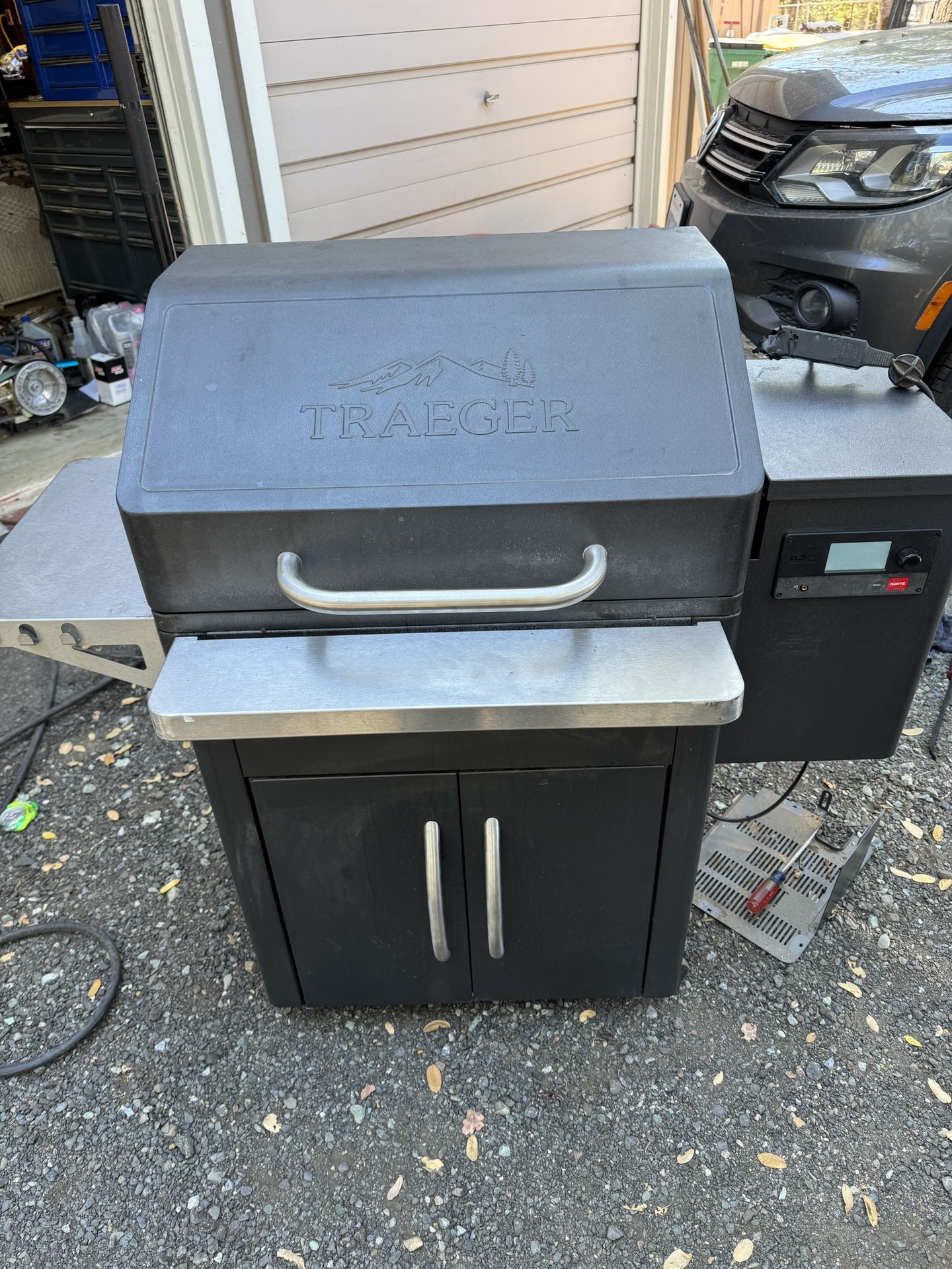 Traeger Silverton 620 Pellet Smoker