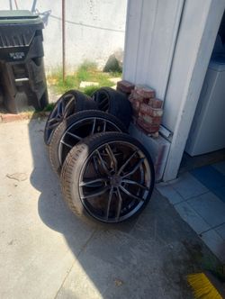 Set of 4 Black Alloy Wheels with Tires
