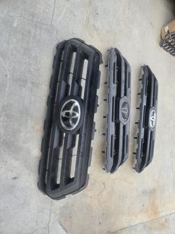 Toyota Tacoma Grill 