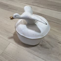 duck dish with lid 