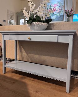Beautiful Solid Wood Scallop Trim Sofa/Console Table
