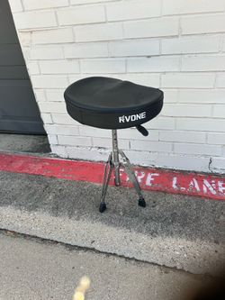 RVONE Saddle Drum Throne