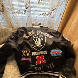 Raiders jacket size Medium Men 