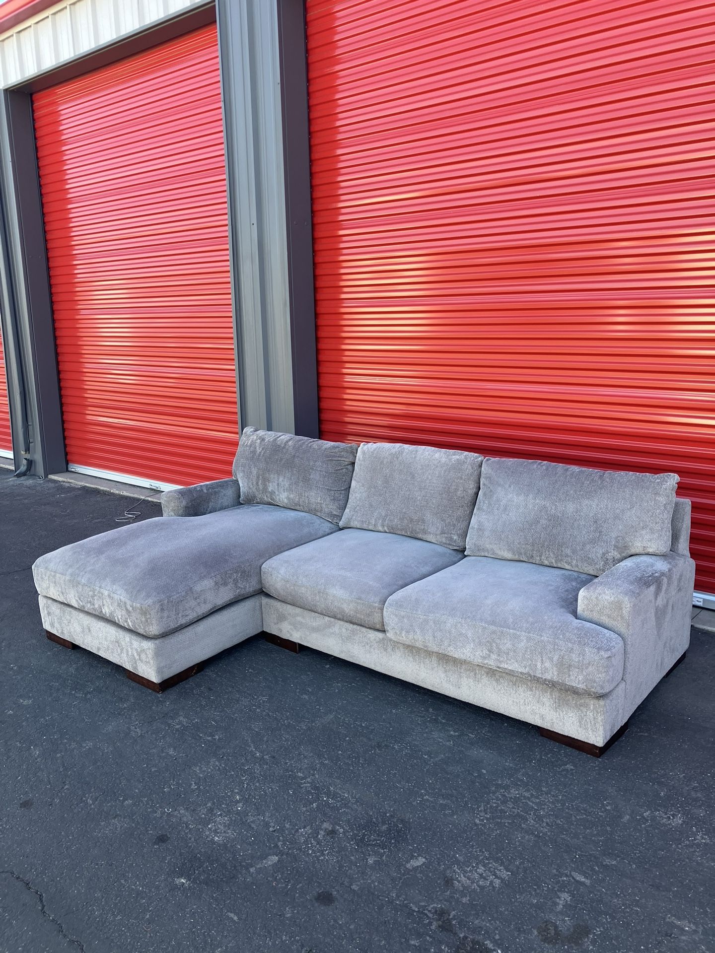 Delivery ~ Modern Gray Sectional