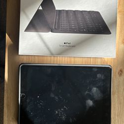 iPad 9th Generation/ iPad Keyboard 