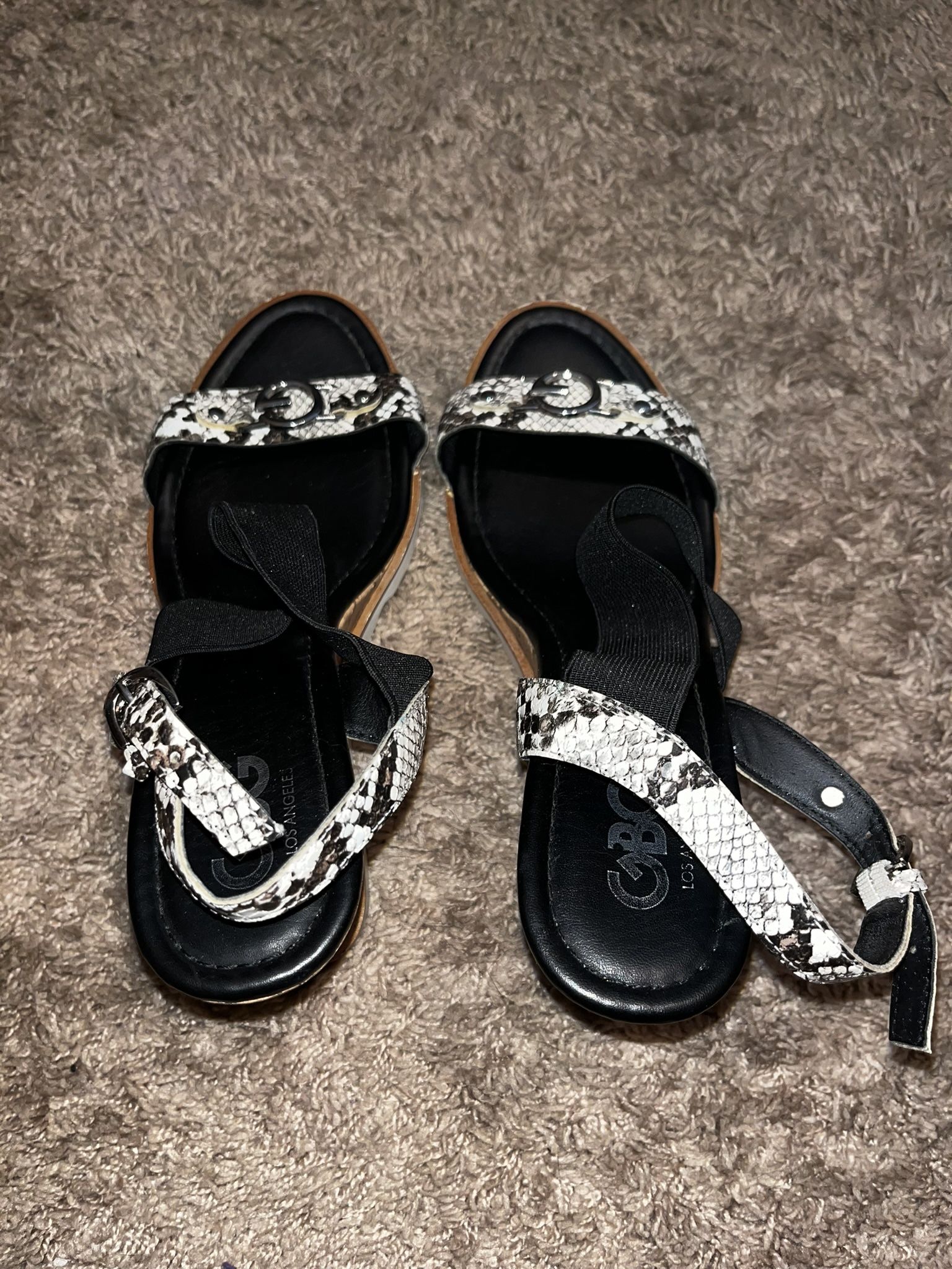 Guess Wedges Size 9 Snake Skin Pattern