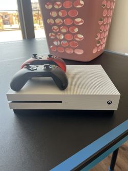 xbox 1S with 2 controllers
