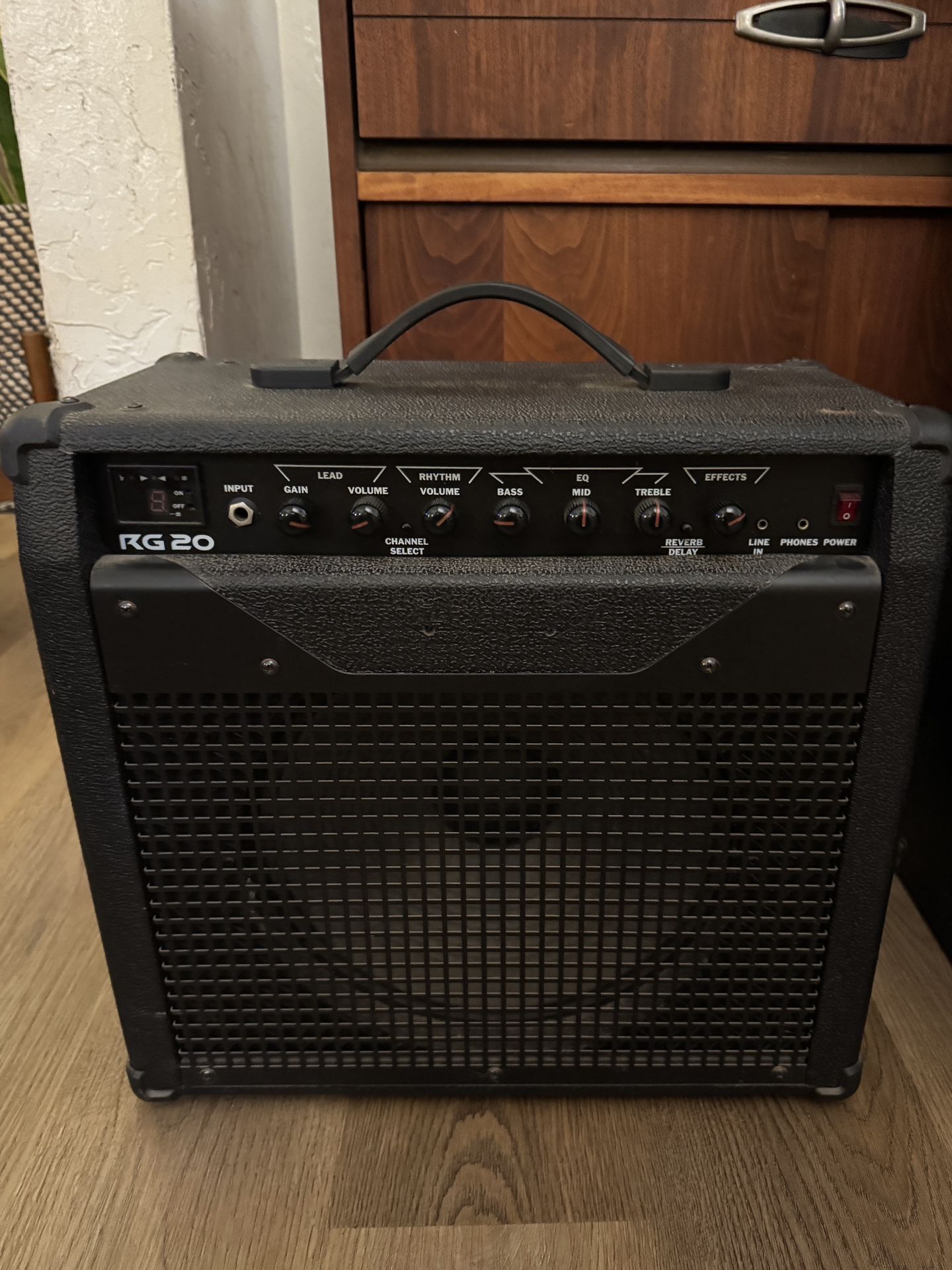 Raven RG20 guitar Amp