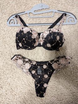 Women's Lingerie Set. Bra Size 70B. Panties Size S. Brand New.