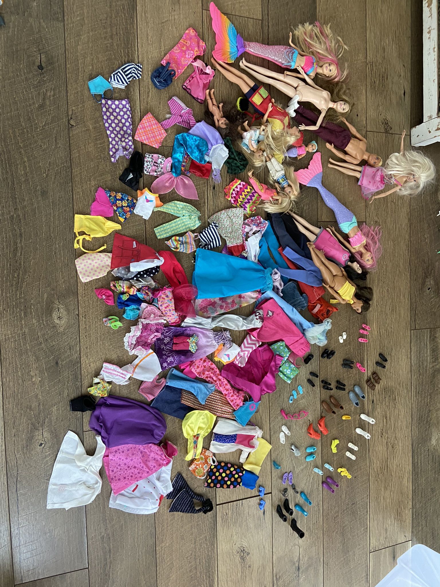 Barbie Clothes, Shoes And Dolls